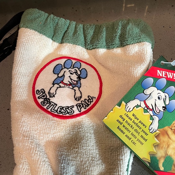 Spotless Paw dog paw cleaning glove - Picture 3 of 7